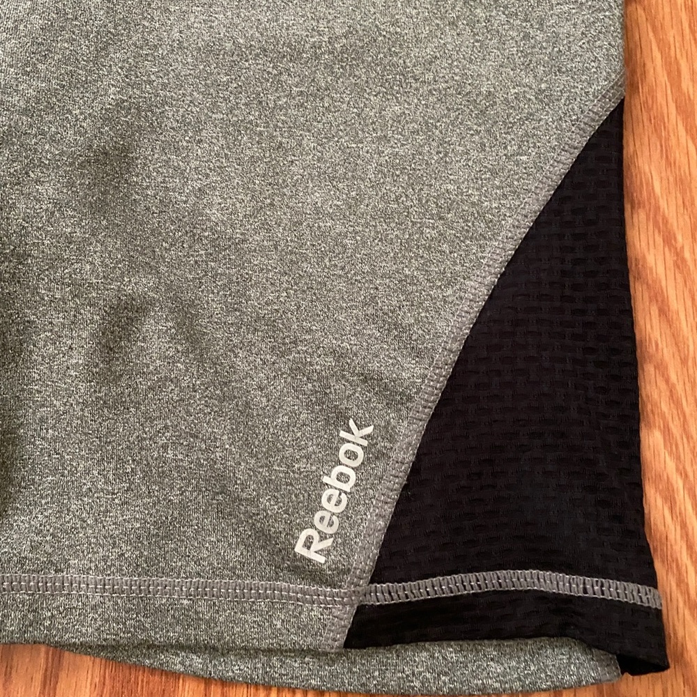 💖MEGA SALE💖Reebok Women’s Athletic Short Grey ALSU00566 - Picture 2 of 4